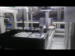 벽에 붙여진 셀 로봇 용접