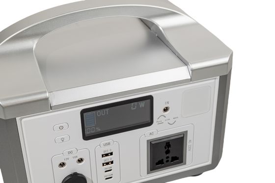 높은 에너지 밀도 DC12V 300W USB 휴대용 전력 은행 자동차 충전기 / 태양 전지 충전기 MSDS 가정용 백업으로 승인