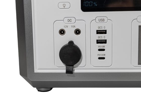 높은 에너지 밀도 DC12V 300W USB 휴대용 전력 은행 자동차 충전기 / 태양 전지 충전기 MSDS 가정용 백업으로 승인